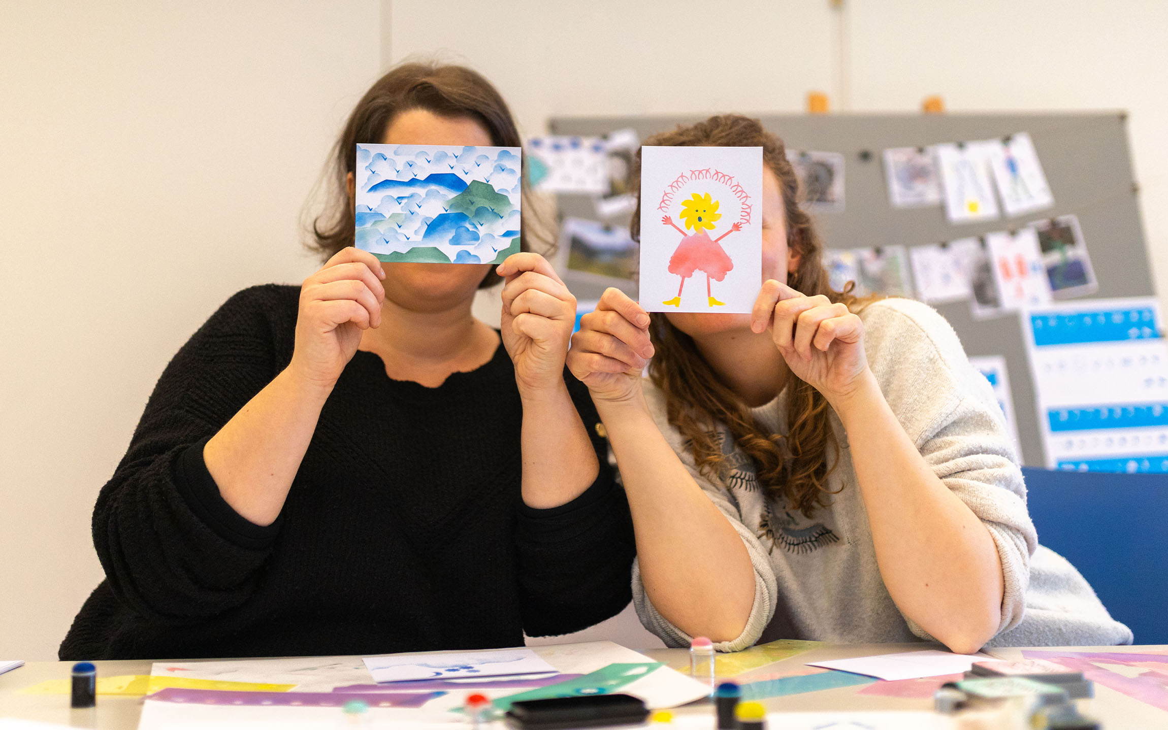 cartes postales créées lors d'ateliers souvenirs en image, atelier de carte postal sur le thème de l'Hydroélectricité